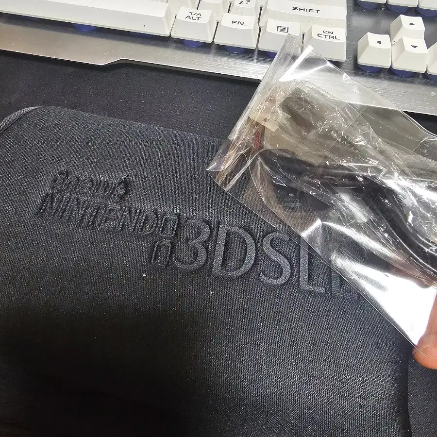 닌텐도 new 3ds xl 메탈릭블루 + 파우치 + 충전기 팝니다