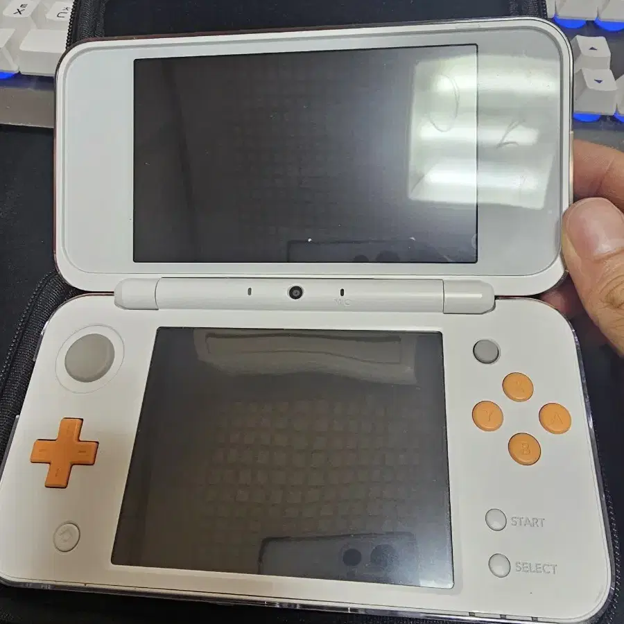 닌텐도 new 2ds xl 오렌지 + 파우치 + 충전기 팝니다