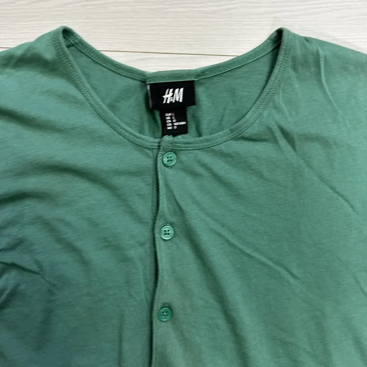 [L] H&M 그린 헨리넥 롤업 티셔츠