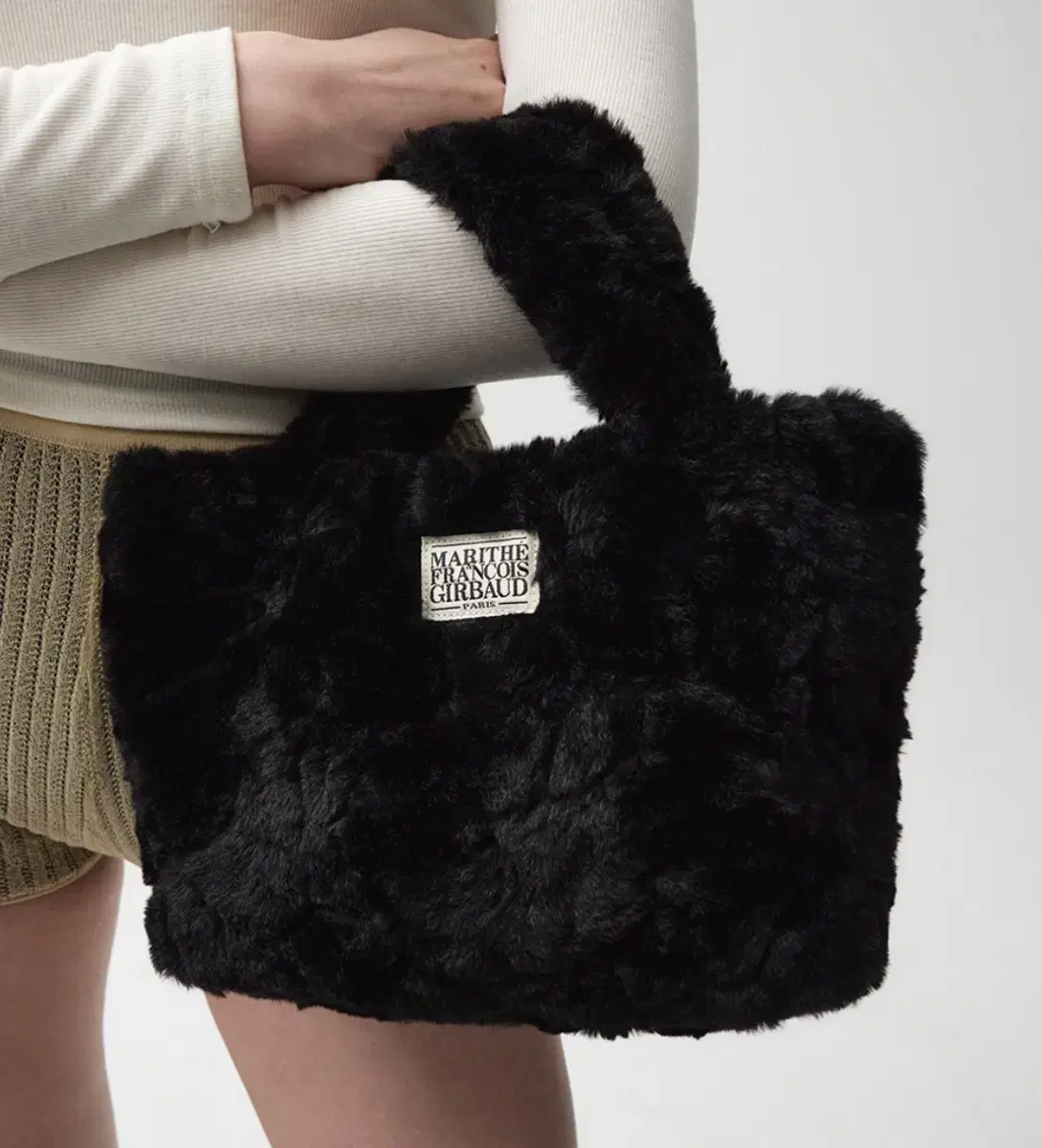 마리떼 로고 퍼 가방 nu week classic logo fur bag