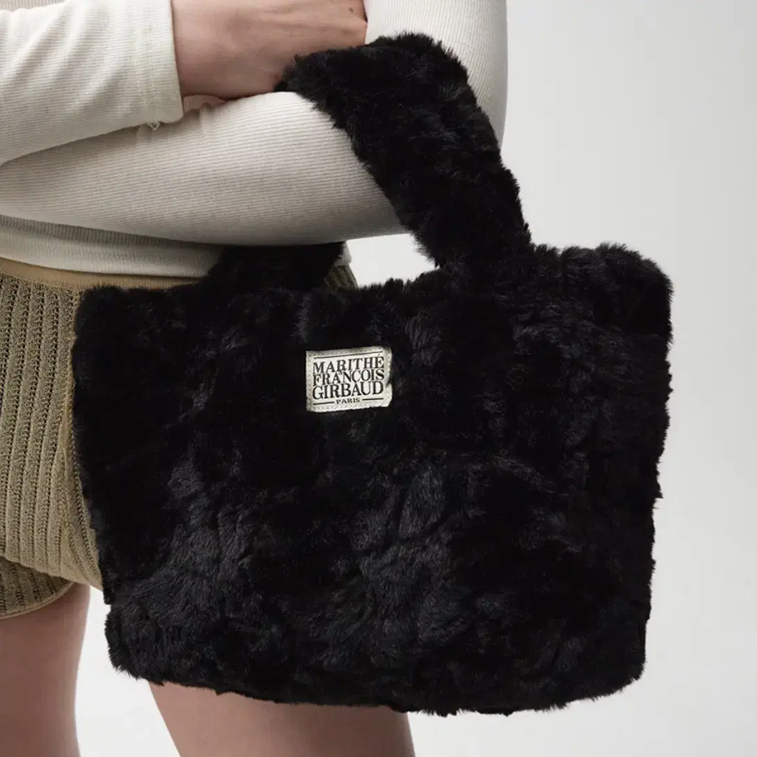 마리떼 로고 퍼 가방 nu week classic logo fur bag