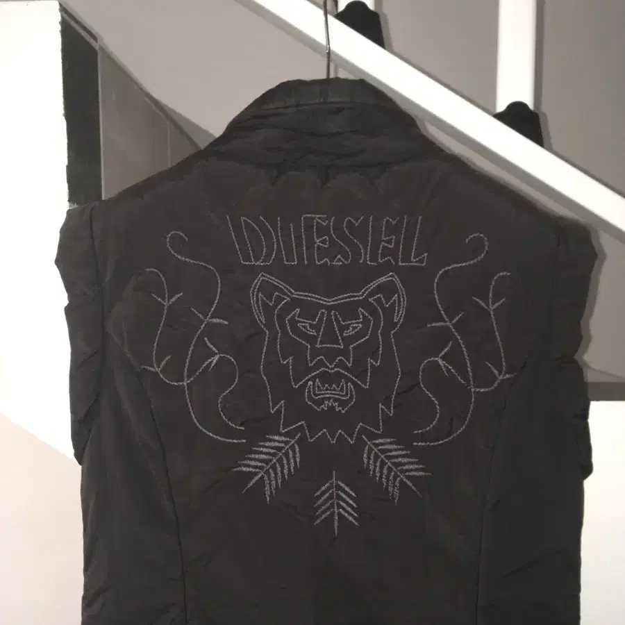 Diesel 디젤 자수 다운 베스트