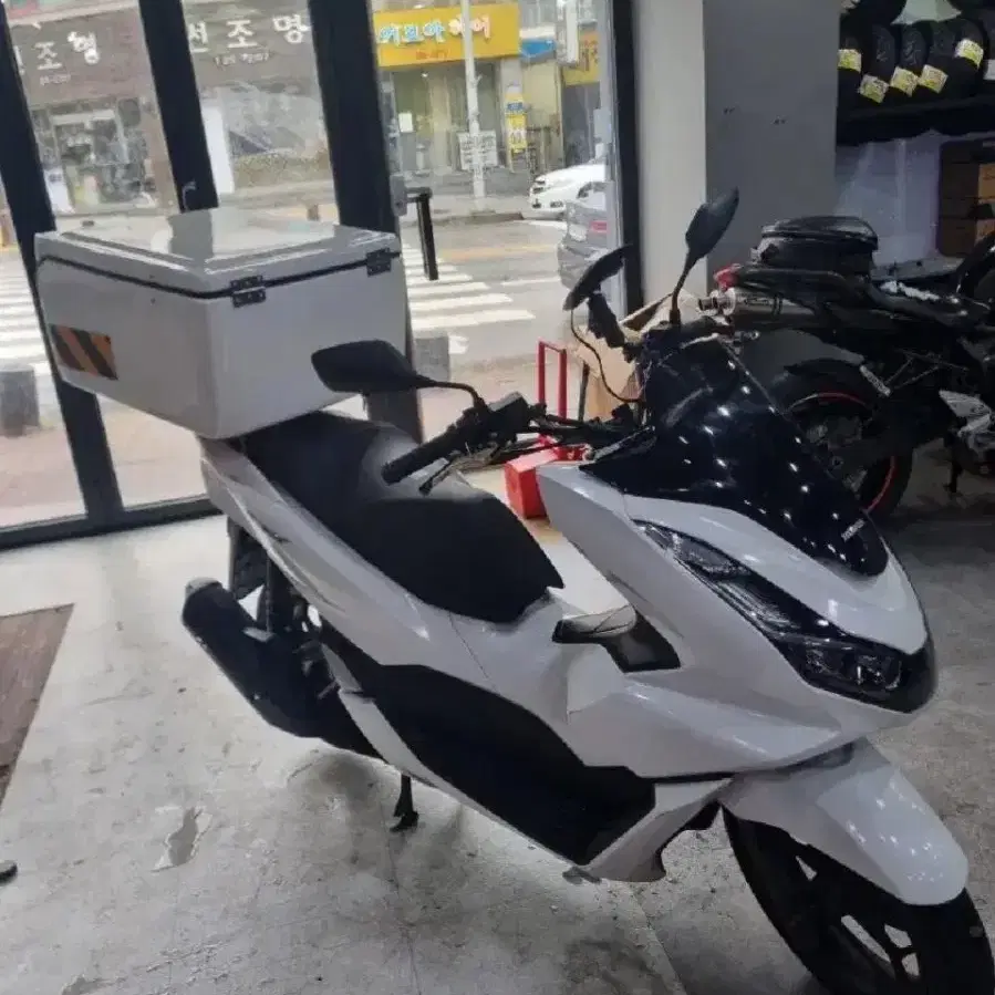 혼다 Pcx125 abs 21년식 판매합니다.