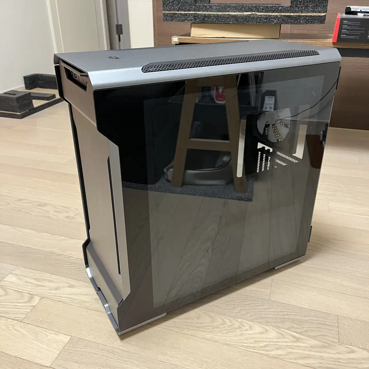 Phanteks Evolv X 케이스