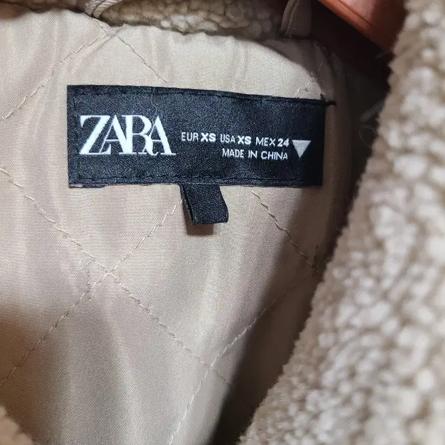 ZARA 뽀글이 숏자켓