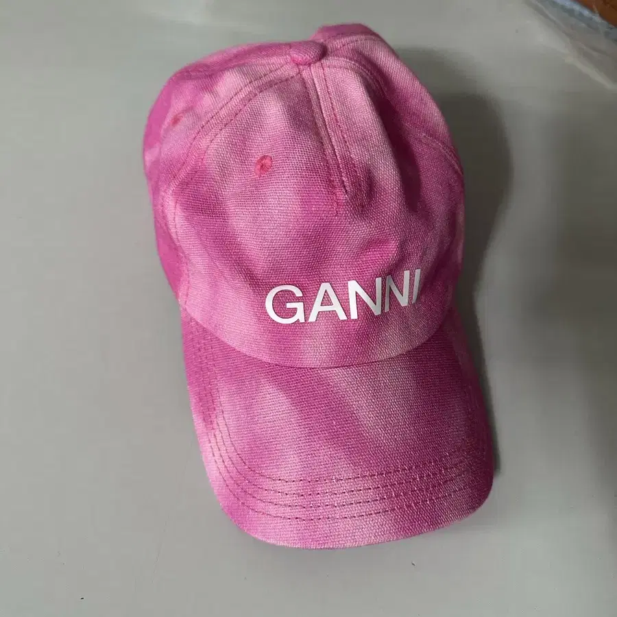 가니 ganni 여자 모자 핑크