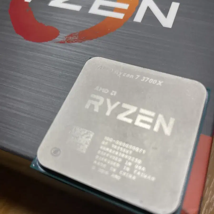 AMD Ryzen7 3700x