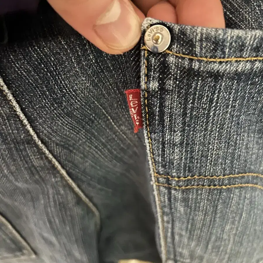 LEVIS ENGINEERED JEANS 32