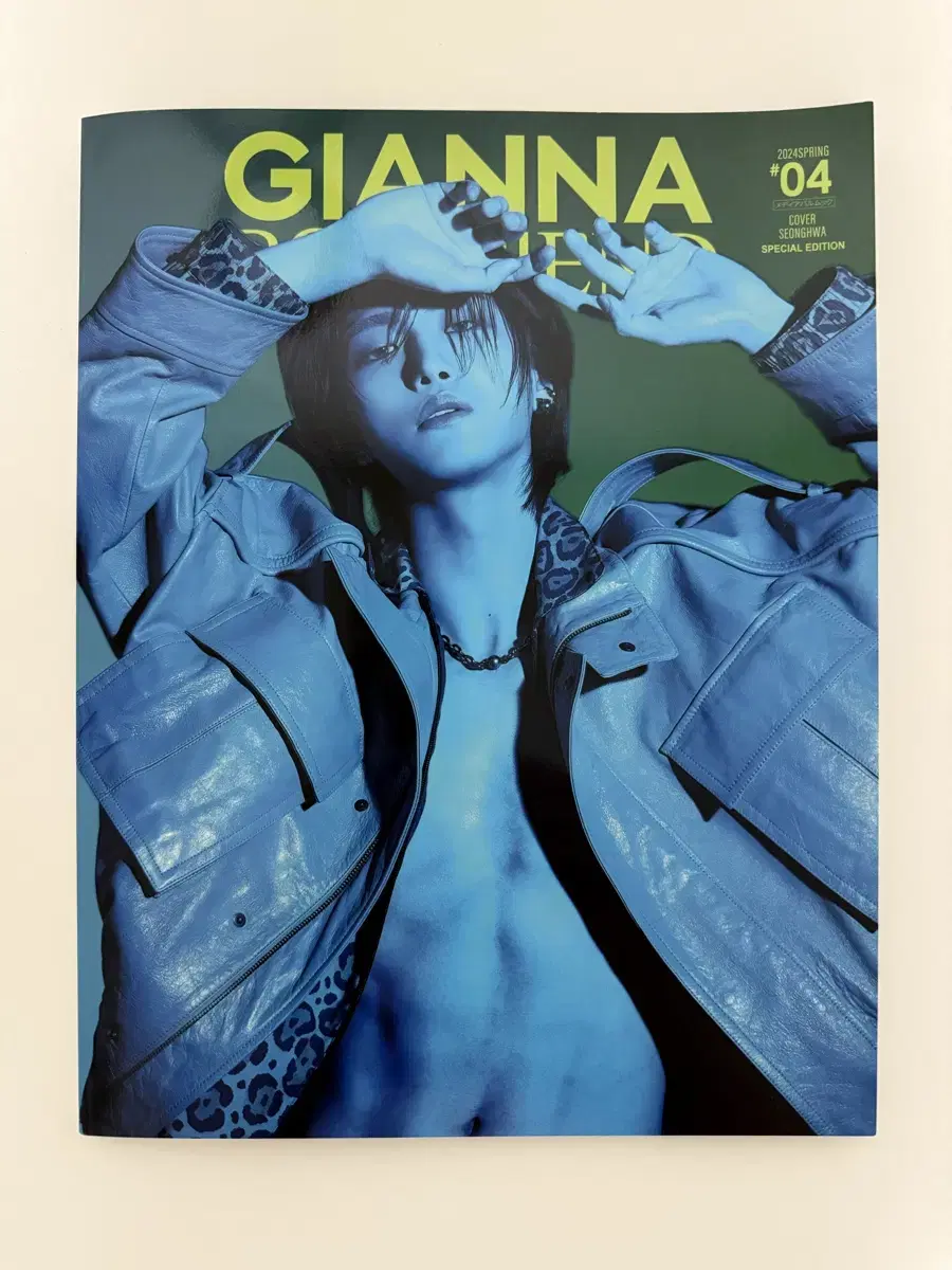 에이티즈 성화 GIANNA BOYFRIEND 화보집