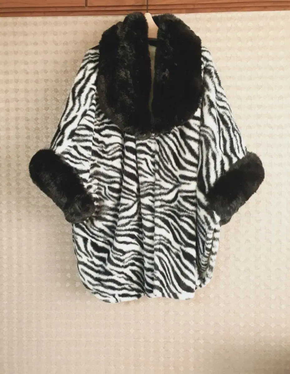 Warm and fluffy zebra mink eco-friendly cape poncho coat Gathering Outing Guests Meeting Wedding Party Travel