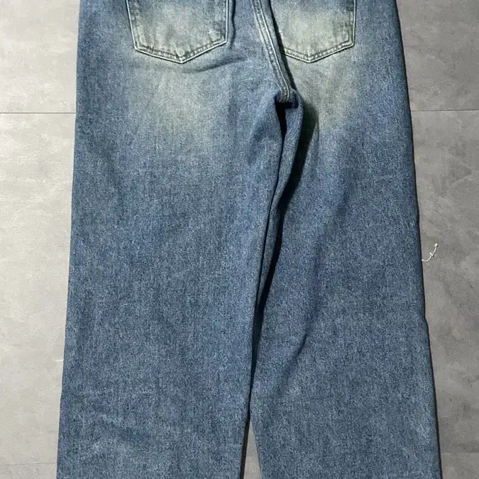 [M] suade destroyed jeans