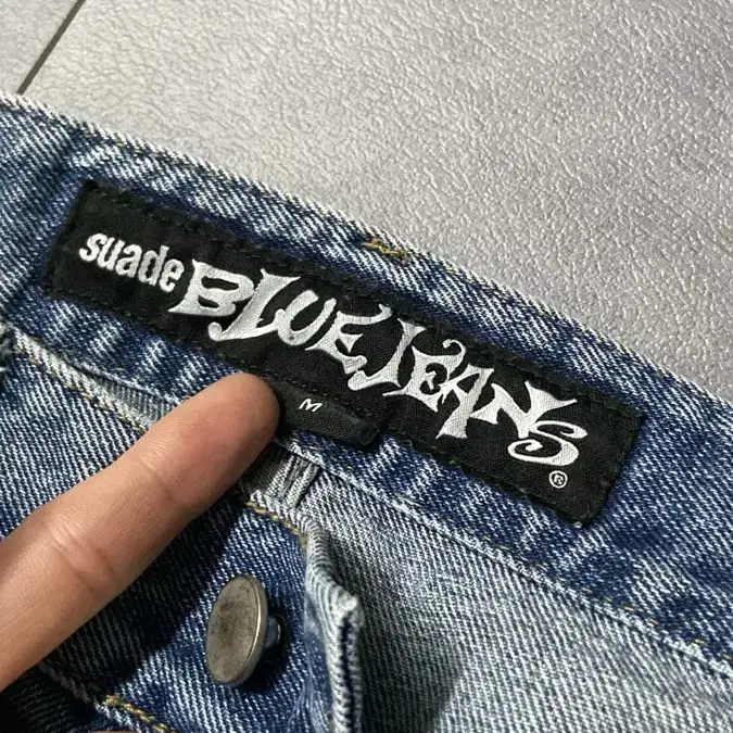 [M] suade destroyed jeans