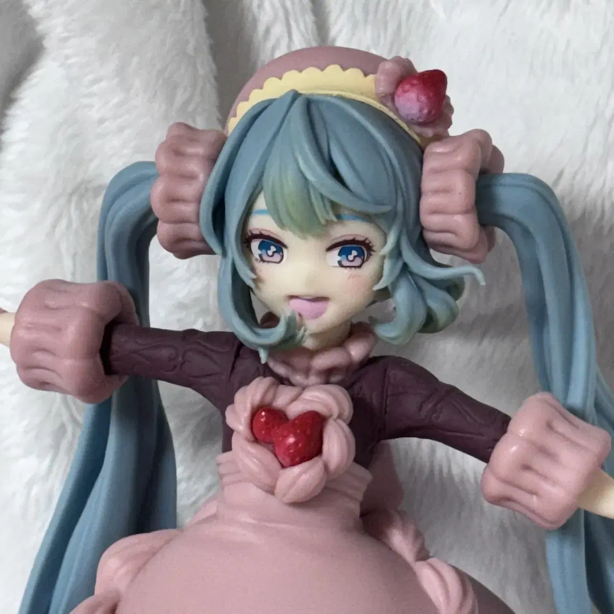 Hatsune Miku Strawberry Shortcake Figure