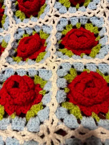손뜨개질 장미 무릎 담요