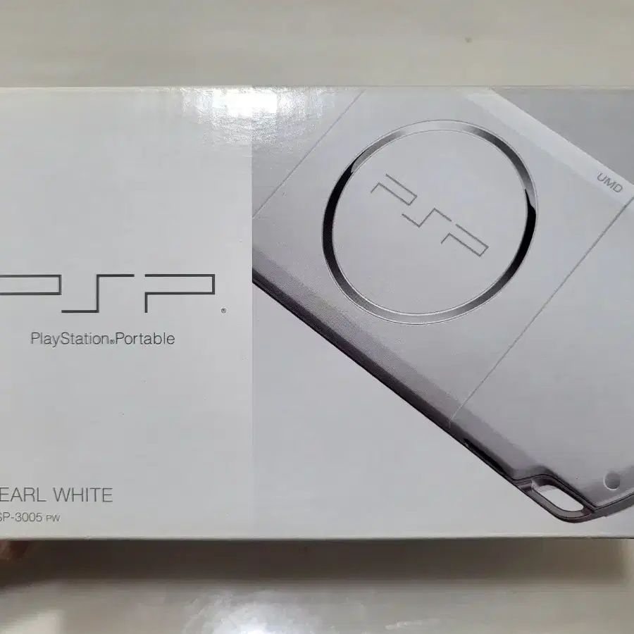 PSP 3005 펄화이트 정발 새제품 팝니다.