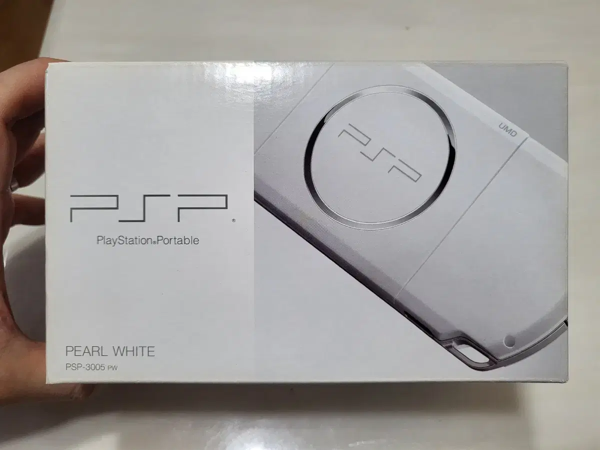 PSP 3005 펄화이트 정발 새제품 팝니다.