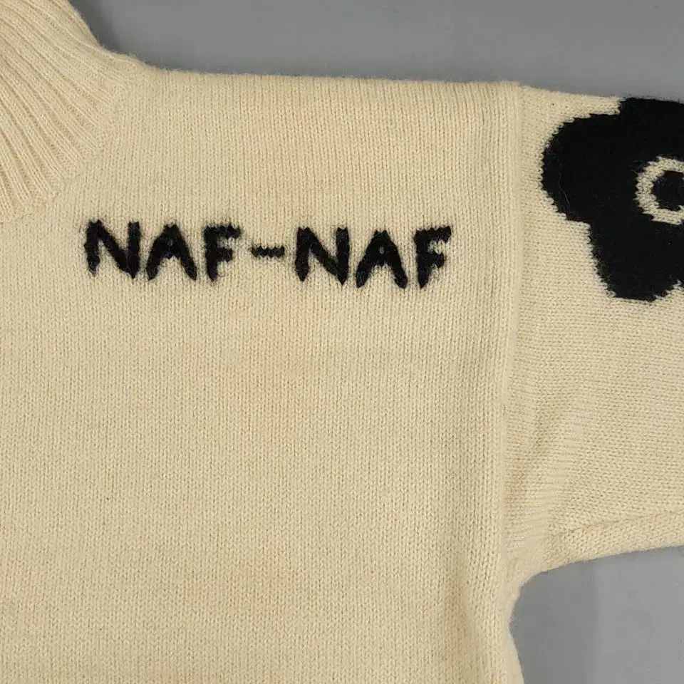 NAF NAF TRICOTE 아이보리 블랙 플라워 꽃 모크넥 하이넥 울1