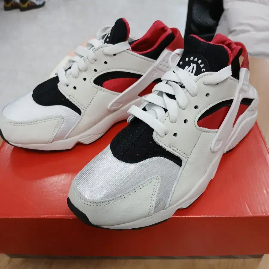 (W) Nike Air Huarache Summit White Unive