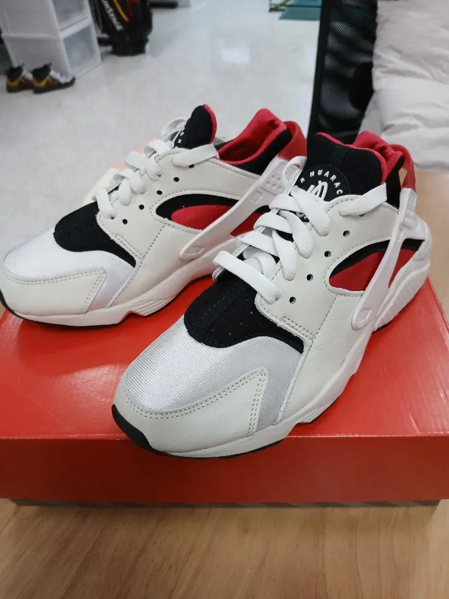 (W) Nike Air Huarache Summit White Unive