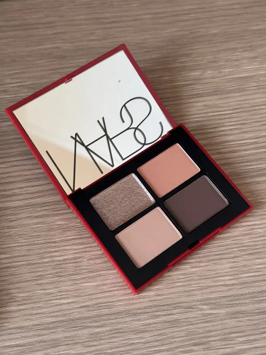 나스 NARS 쿼드아이팔레트 생폴드방스 봄웜톤