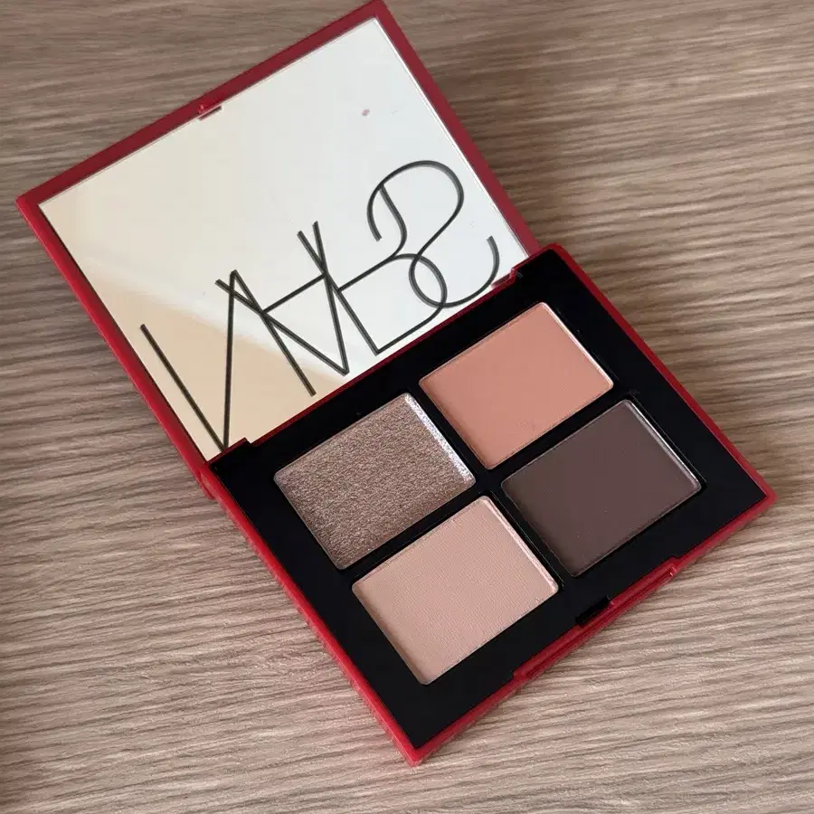 나스 NARS 쿼드아이팔레트 생폴드방스 봄웜톤