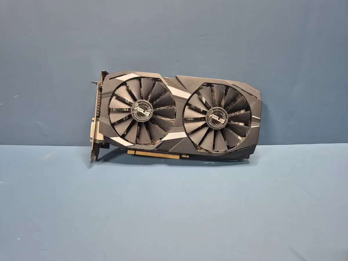 ASUS DUAL 라데온 RX 580 O8G D5 8GB 판매합니다.