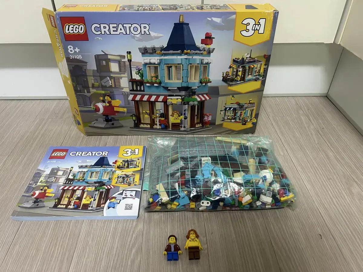 LEGO 31105 Creator Townhouse Toy Store Used