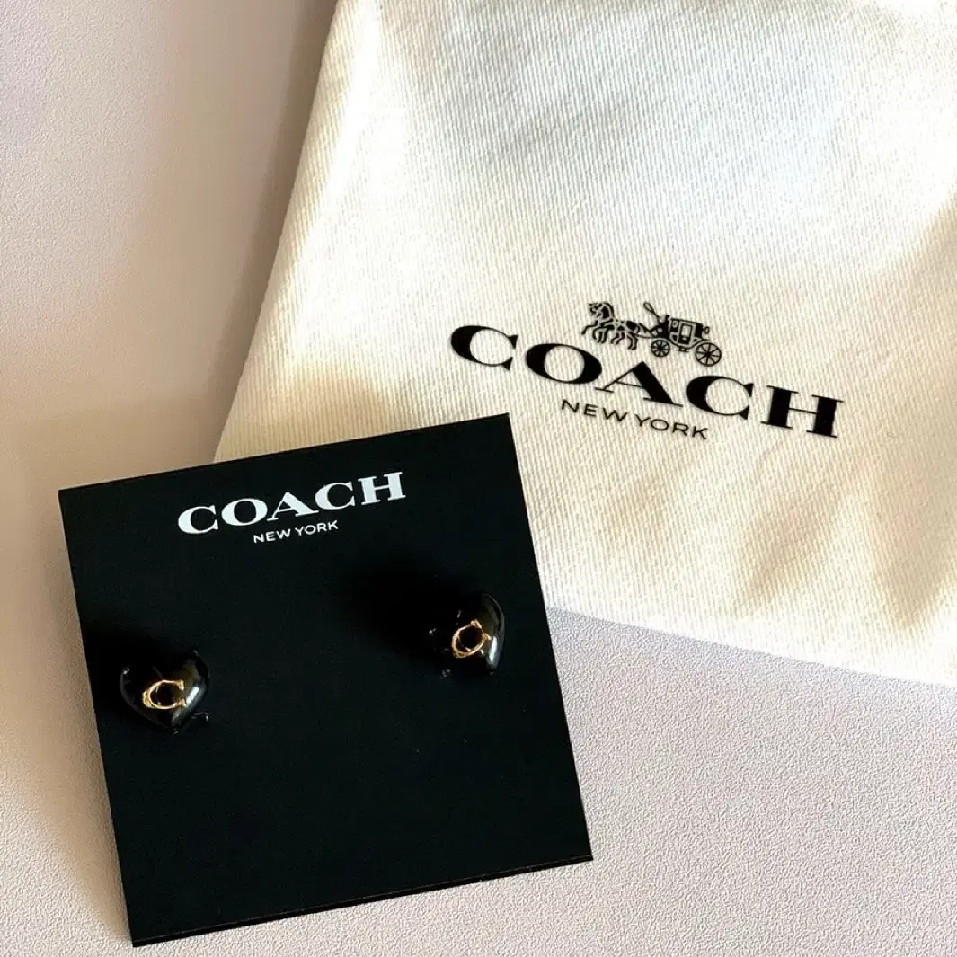 코치 하트 귀걸이 coach