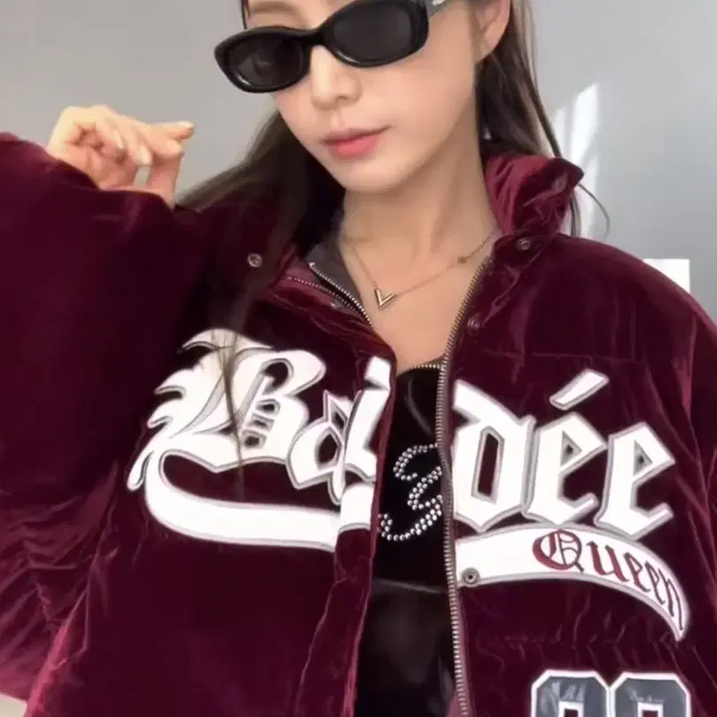 배디 벨루어 바시티  패딩 Velour Varsity Jacket