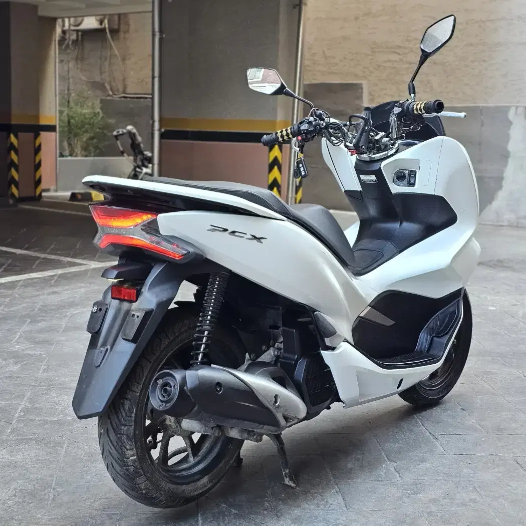 PCX125 19년식 판매 합니다.