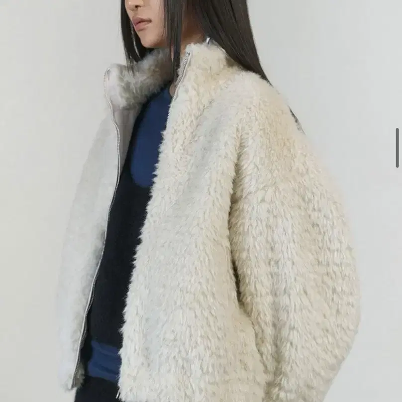 아모멘토 HAIRY FUR BLOUSON (IVORY)