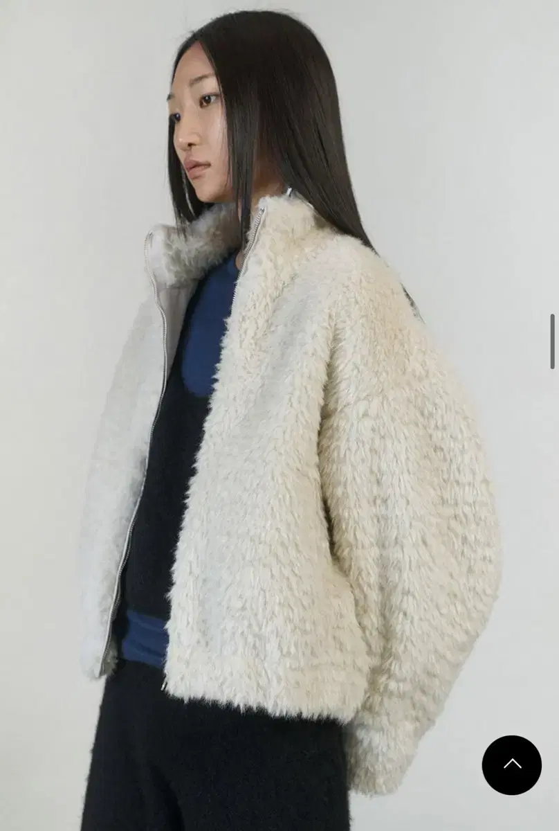 아모멘토 HAIRY FUR BLOUSON (IVORY)