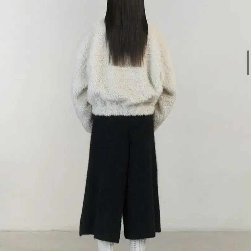 아모멘토 HAIRY FUR BLOUSON (IVORY)