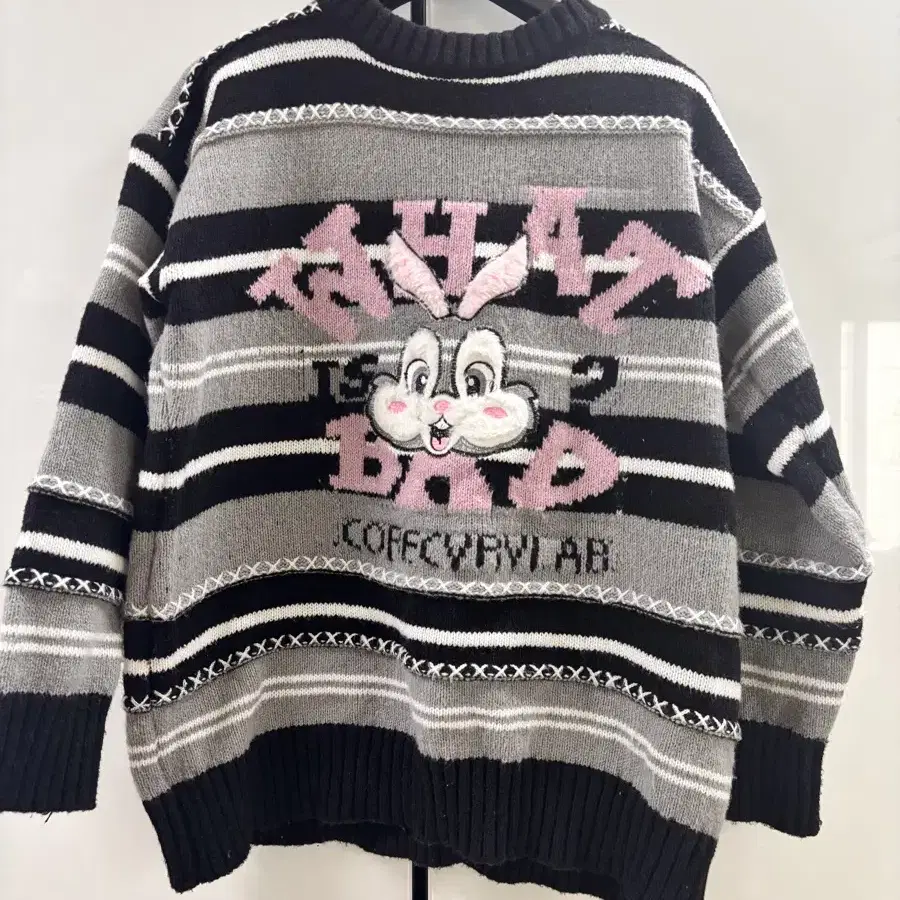 Idol sweater