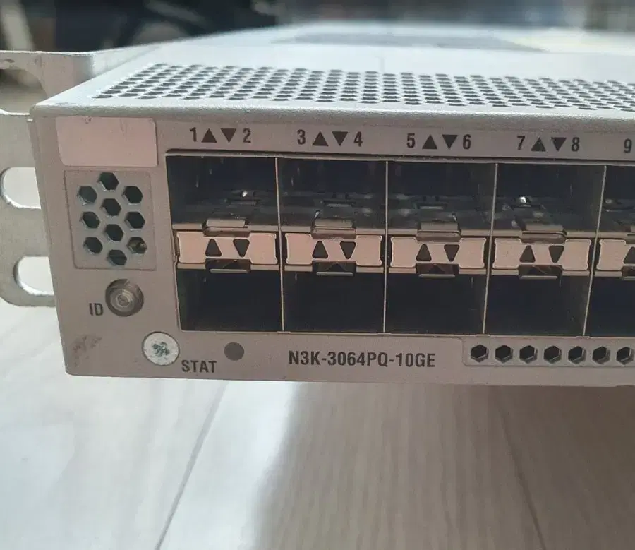 Cisco N3K-C3064PQ-10GE Switch - 10G / 40G