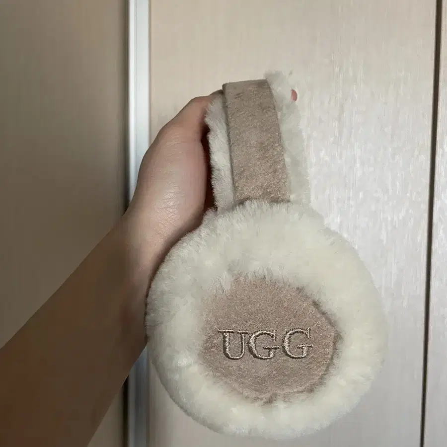 UGG 이어머프 classic non tech ear muff