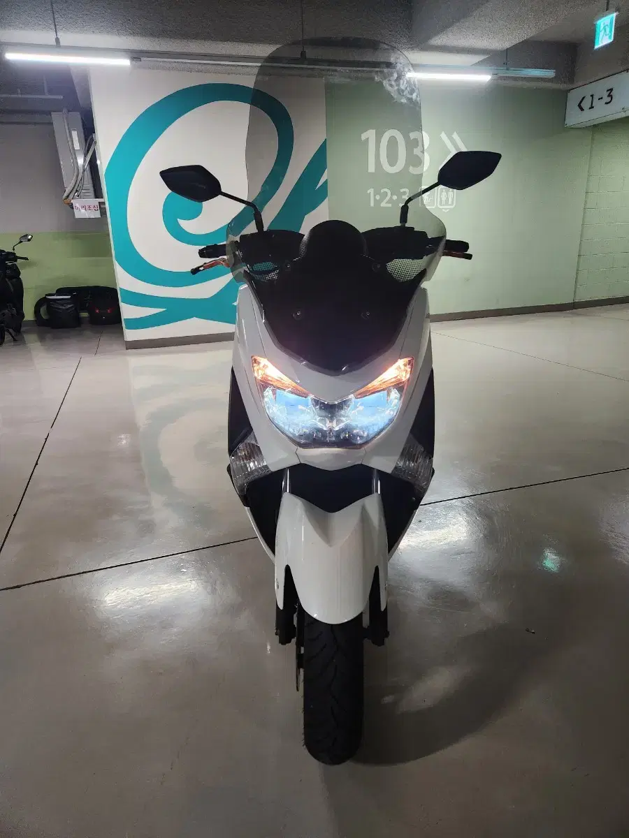 야마하 NMAX 엔맥스 125cc ABS 19년식 팝니다.