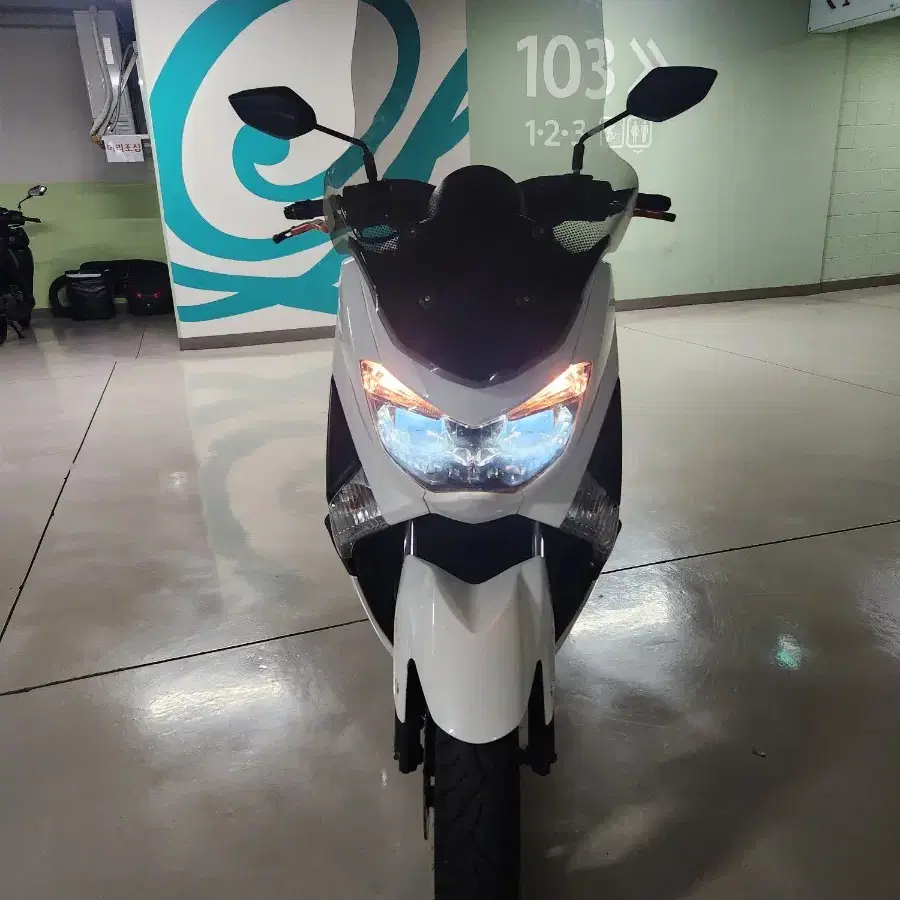 야마하 NMAX 엔맥스 125cc ABS 19년식 팝니다.