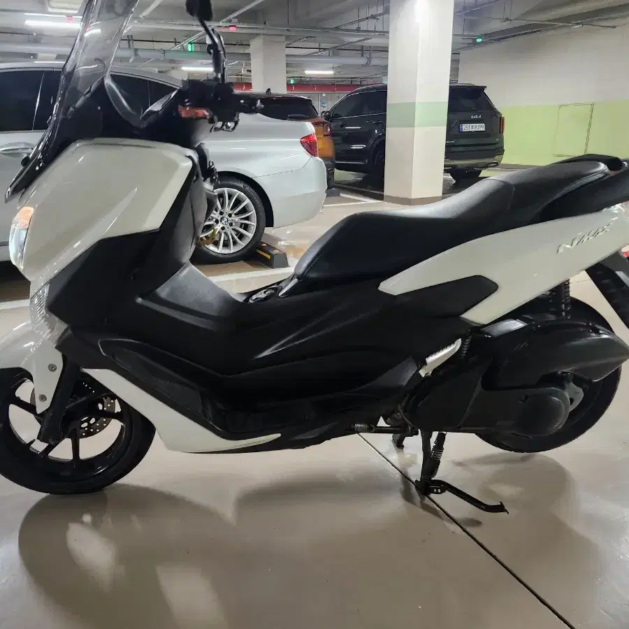 야마하 NMAX 엔맥스 125cc ABS 19년식 팝니다.