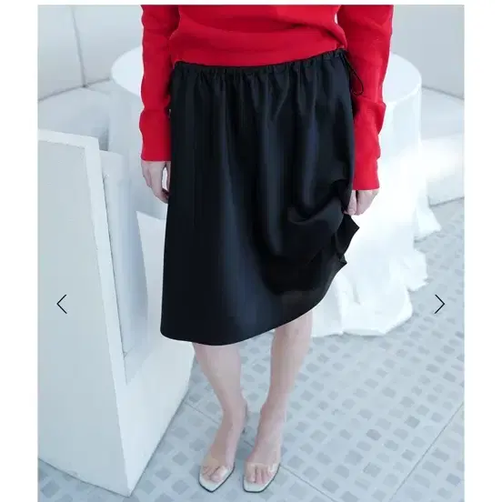 르917 CECILIE SILKY SKIRT [BLACK] 판매해요