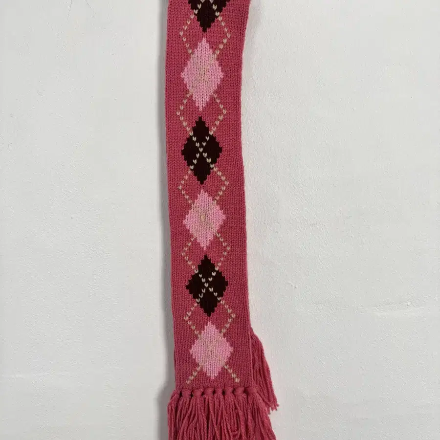 Vintage Pink Argyle Tassel Muffler