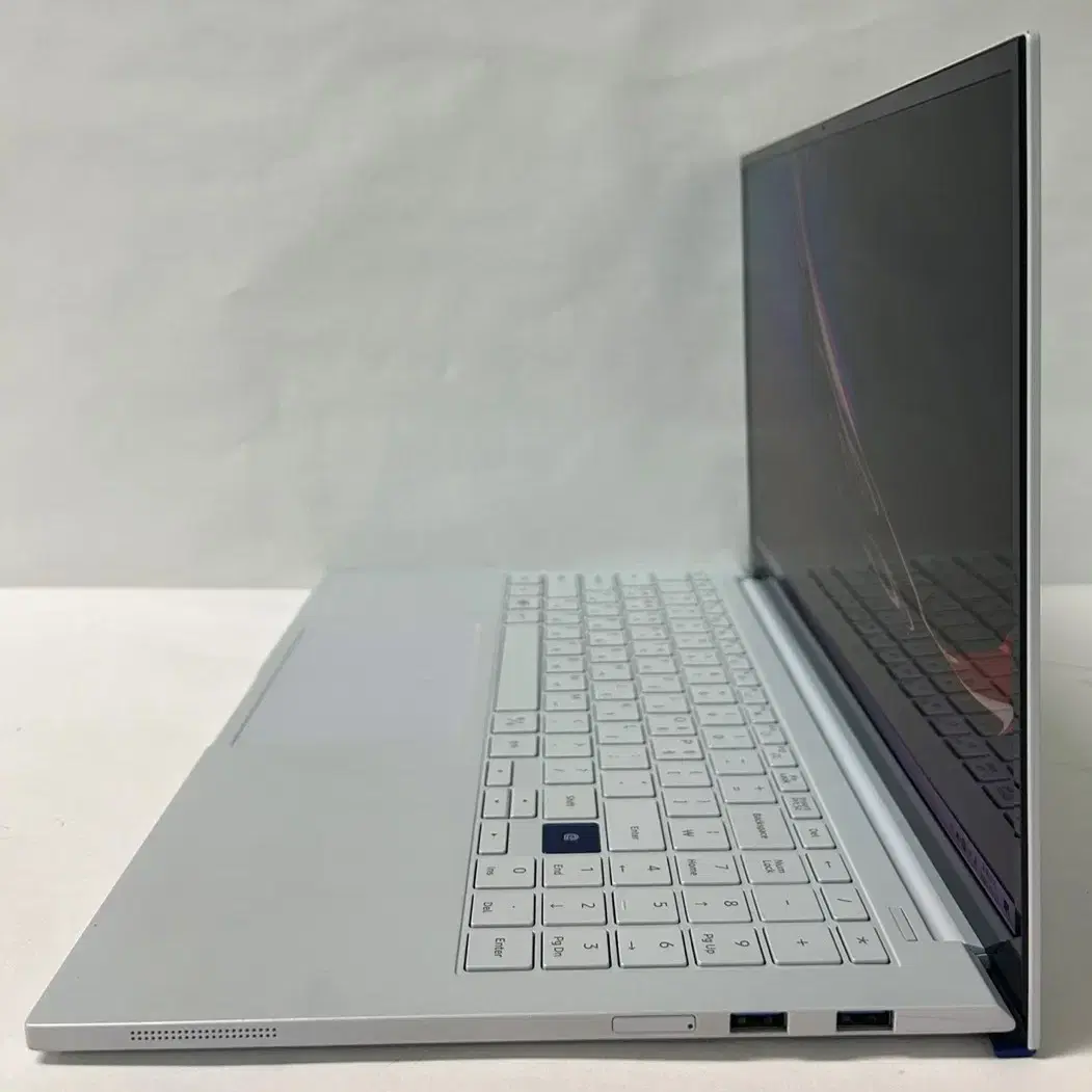 삼성 갤럭시북 이온 15인치 NT950XCJ i7 32GB 1TB 노트북