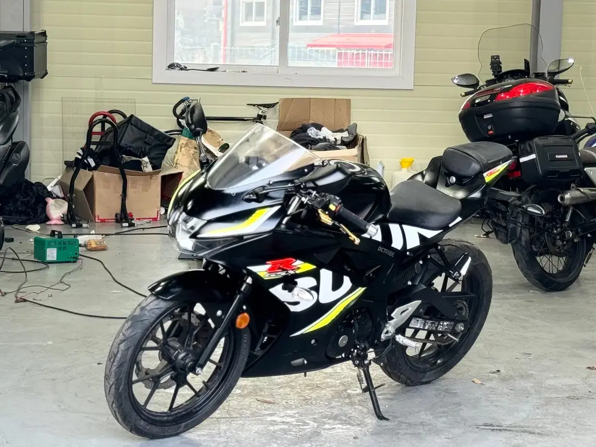 스즈키 gsxr125 18년식 2만km  스페셜카울차량판매합니다.