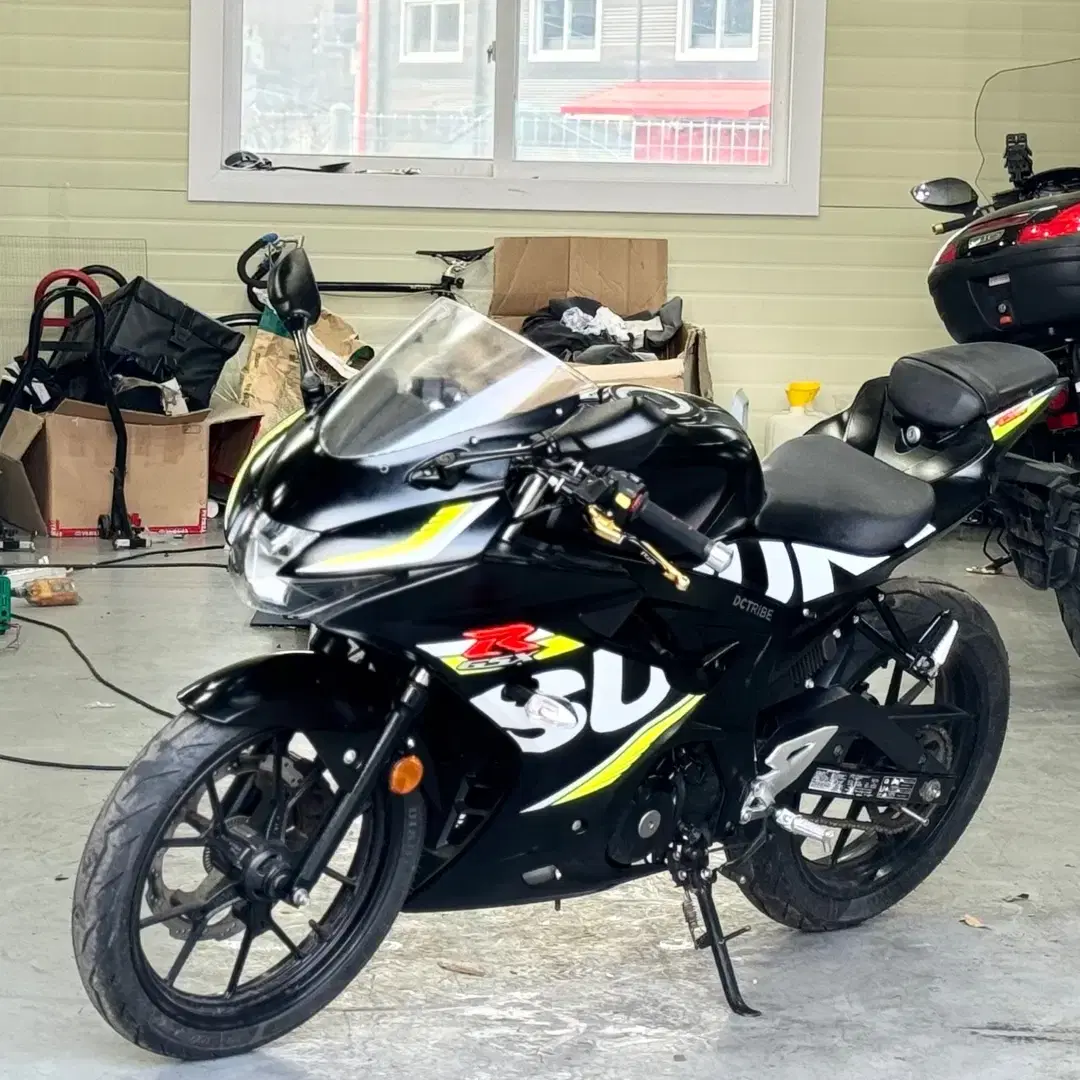 스즈키 gsxr125 18년식 2만km  스페셜카울차량판매합니다.