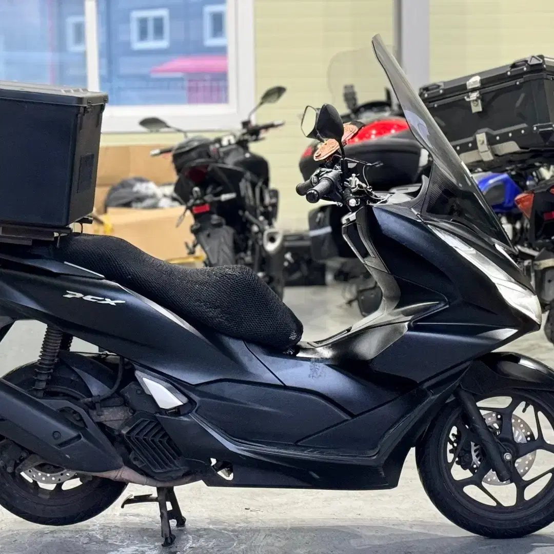 혼다 pcx125 21년식 관리잘된차량 한매합니다!