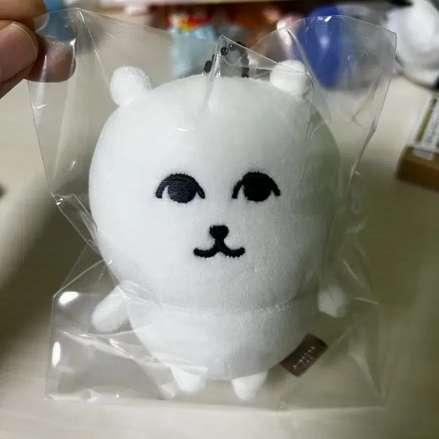 그윽곰 농담곰 마스코트 부드럽게 바라보는 곰