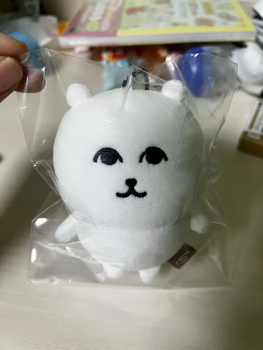 그윽곰 농담곰 마스코트 부드럽게 바라보는 곰