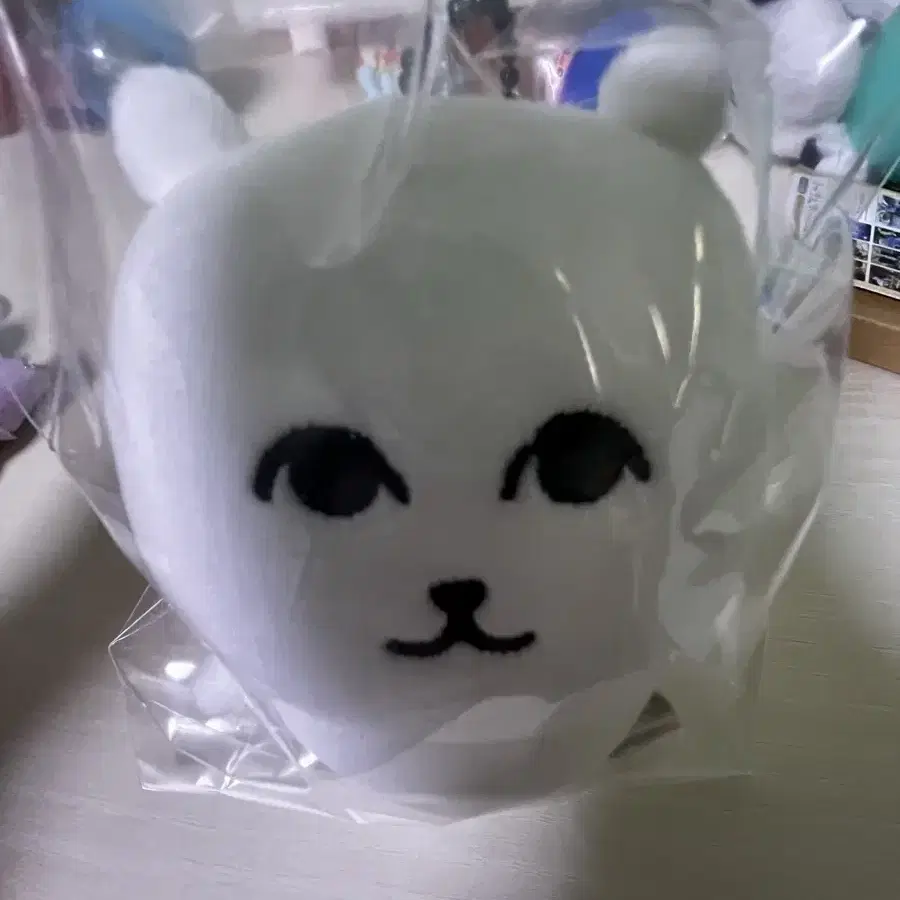 그윽곰 농담곰 마스코트 부드럽게 바라보는 곰