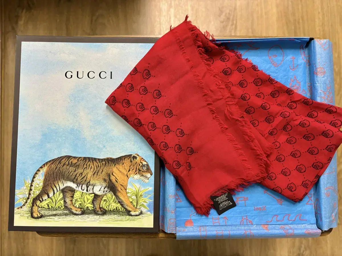 GUCCI 구찌 고스트 모달 스카프