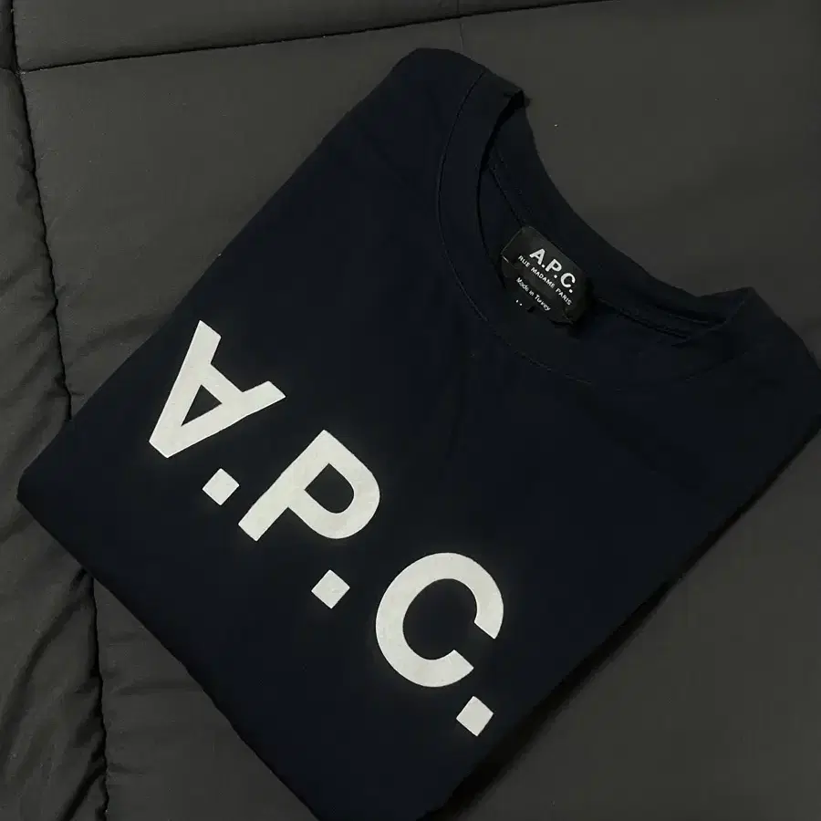 A.P.C 아페쎄 반팔티 (남색)